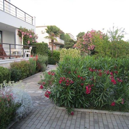 Midavkl Apartment Pirovac Luaran gambar