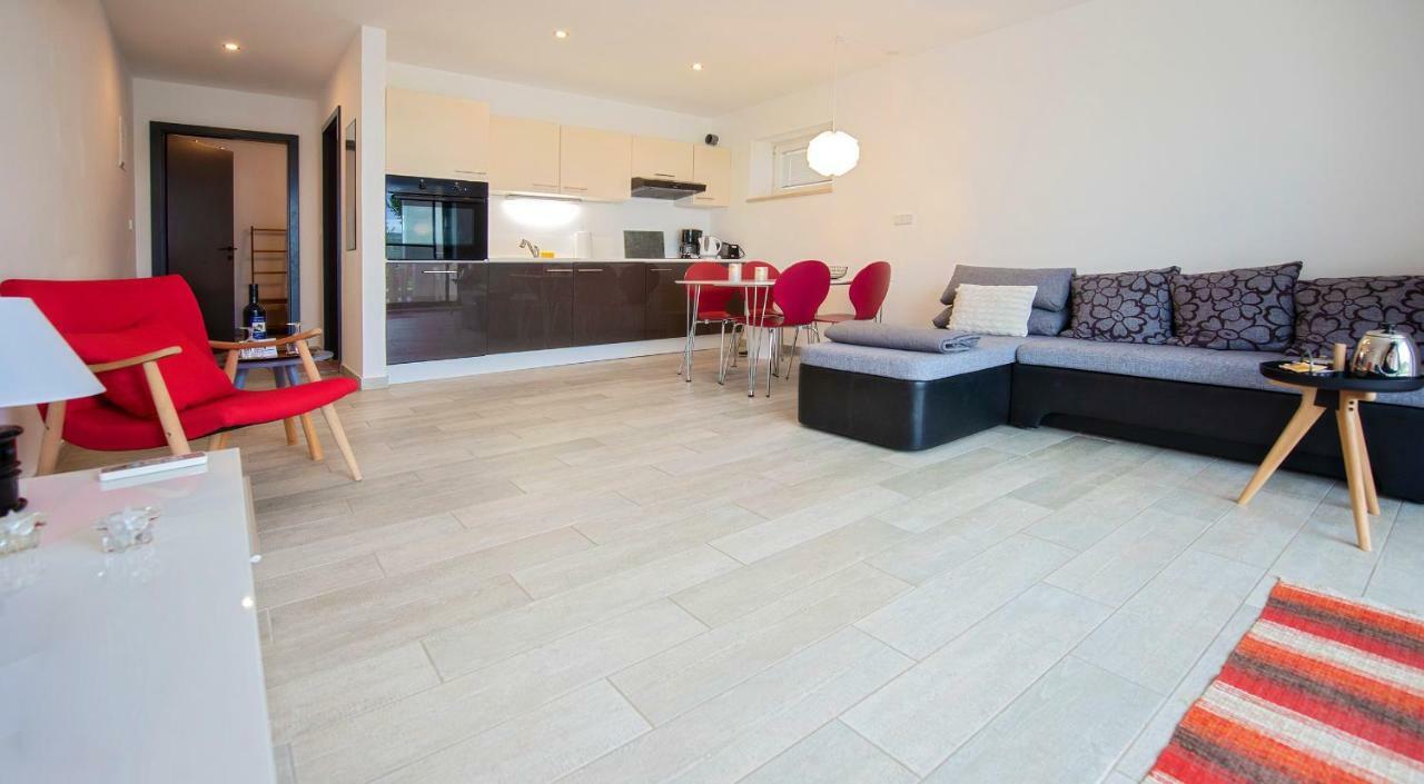 Midavkl Apartment Pirovac Luaran gambar