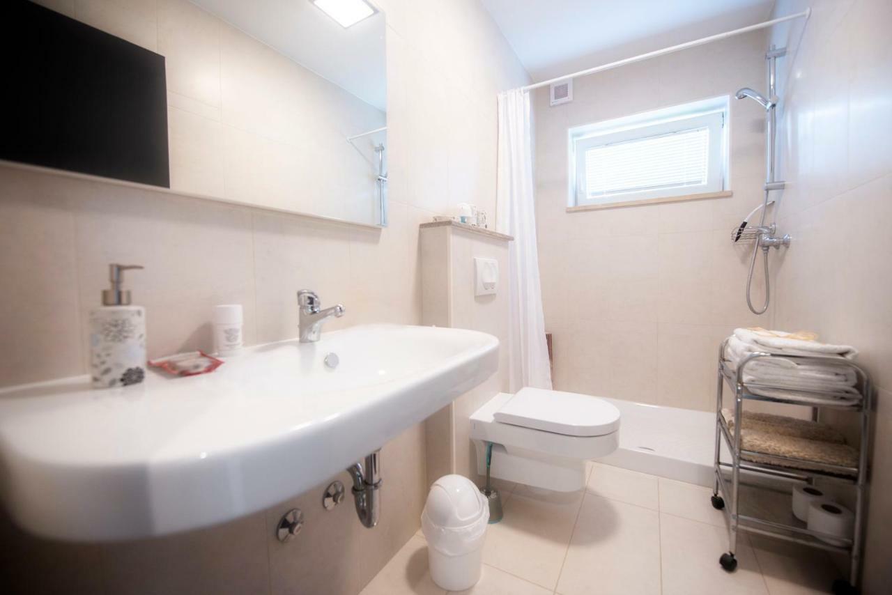 Midavkl Apartment Pirovac Luaran gambar
