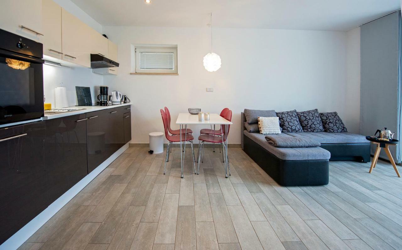 Midavkl Apartment Pirovac Luaran gambar