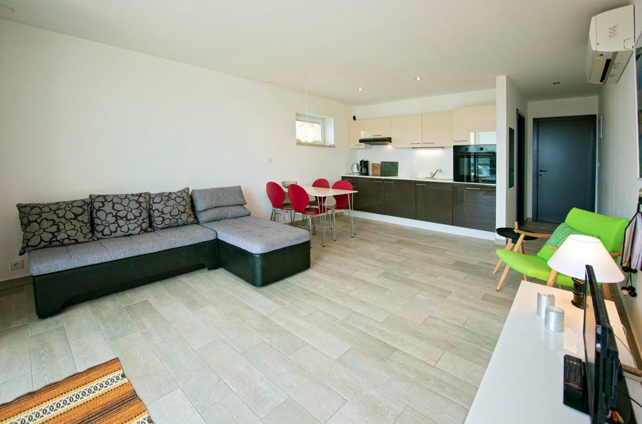 Midavkl Apartment Pirovac Luaran gambar