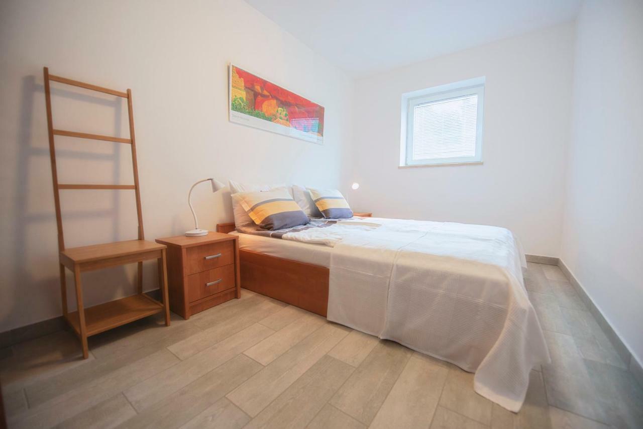 Midavkl Apartment Pirovac Luaran gambar
