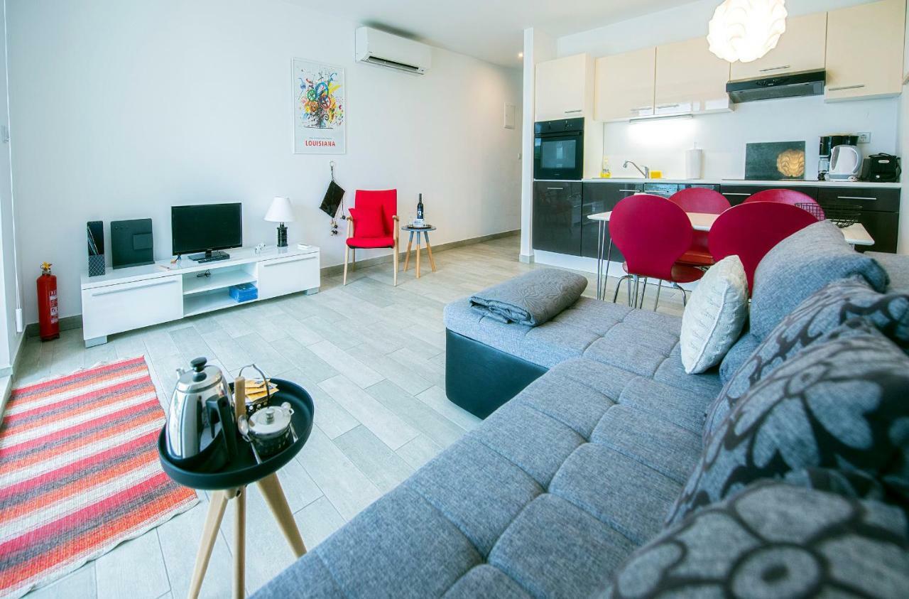 Midavkl Apartment Pirovac Luaran gambar